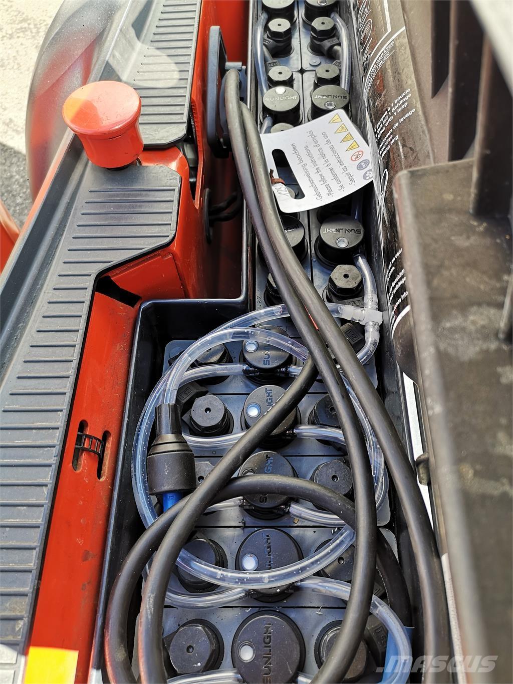 Linde L12 Self propelled stackers