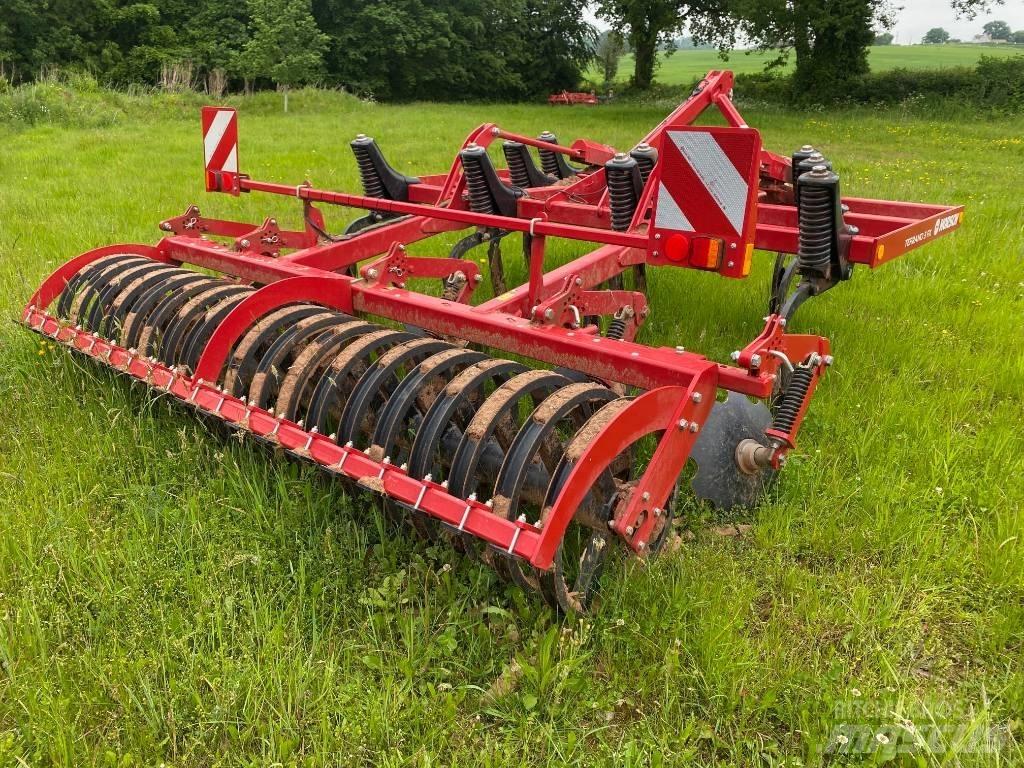Horsch Terrano 3 FX Cultivators