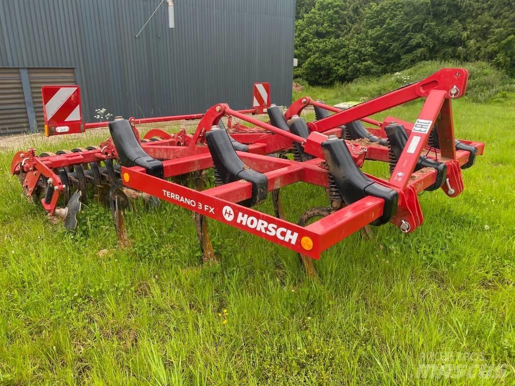 Horsch Terrano 3 FX Cultivators