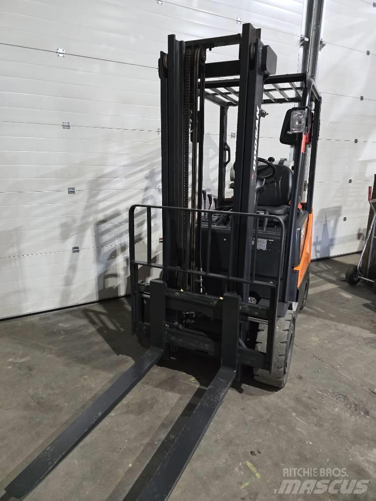 Doosan G20SC-5 LPG trucks