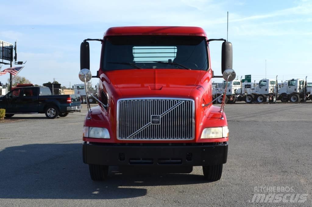 Volvo VNM 42 T200 Tractor Units