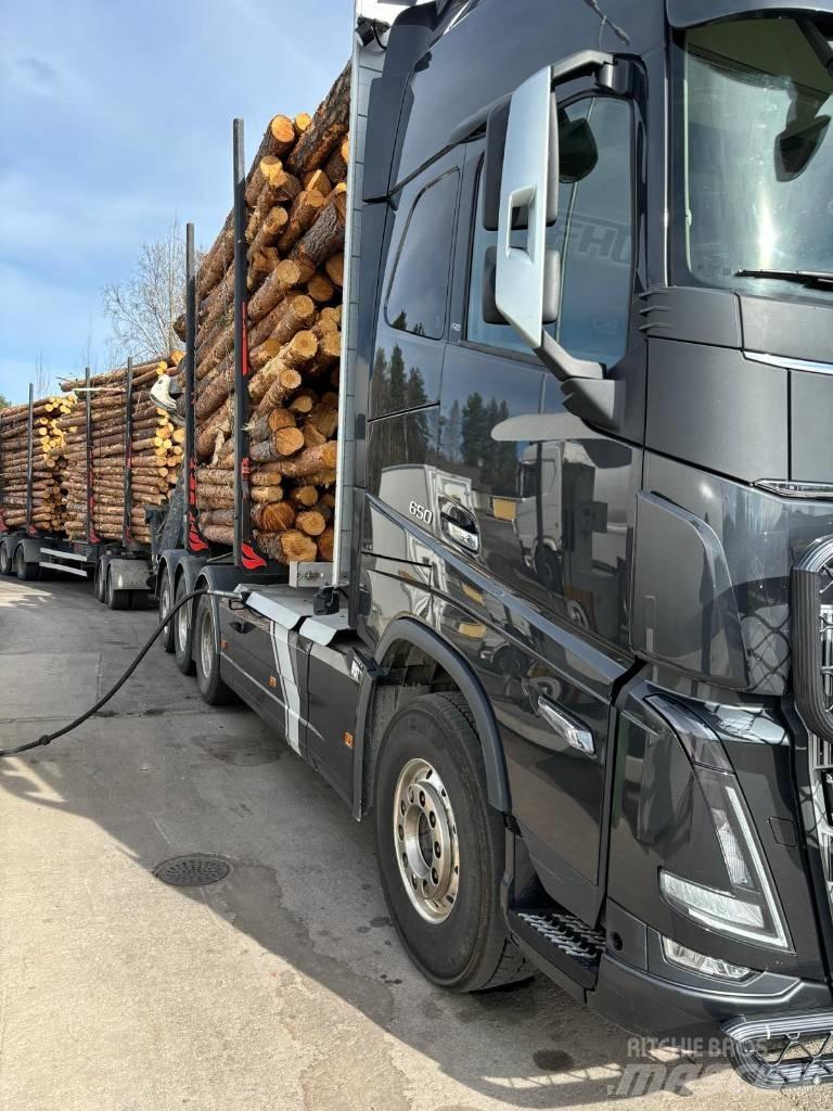 Volvo FH16 650 Timber trucks