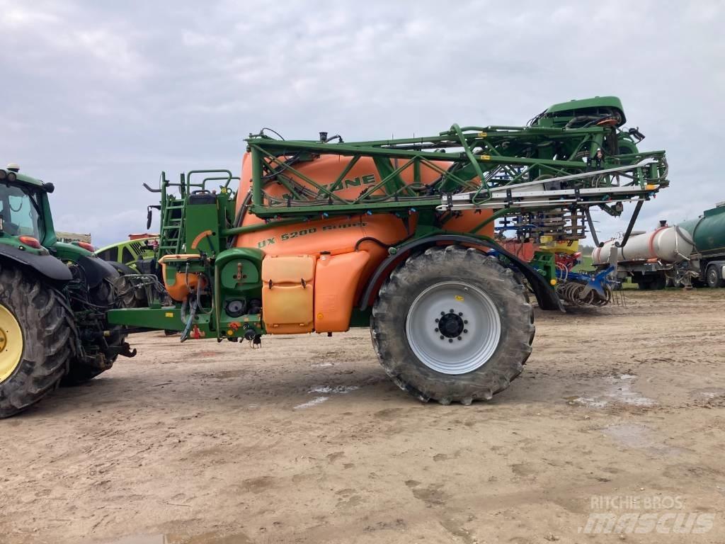 Amazone UX 5200 Trailed sprayers