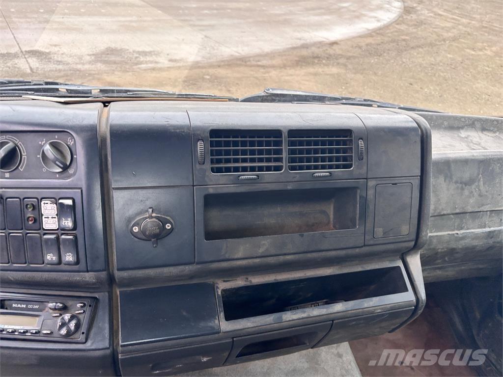 MAN TGL 12.180 Chassis Cab trucks