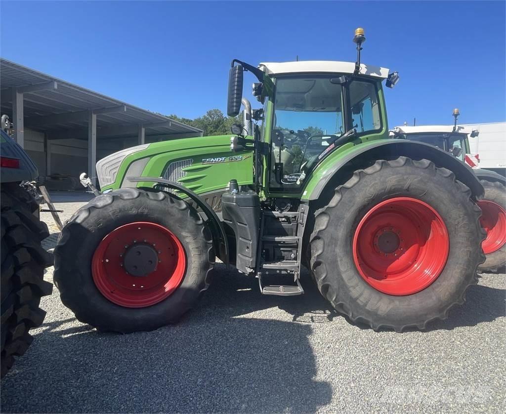 Fendt 933 Vario Tractors