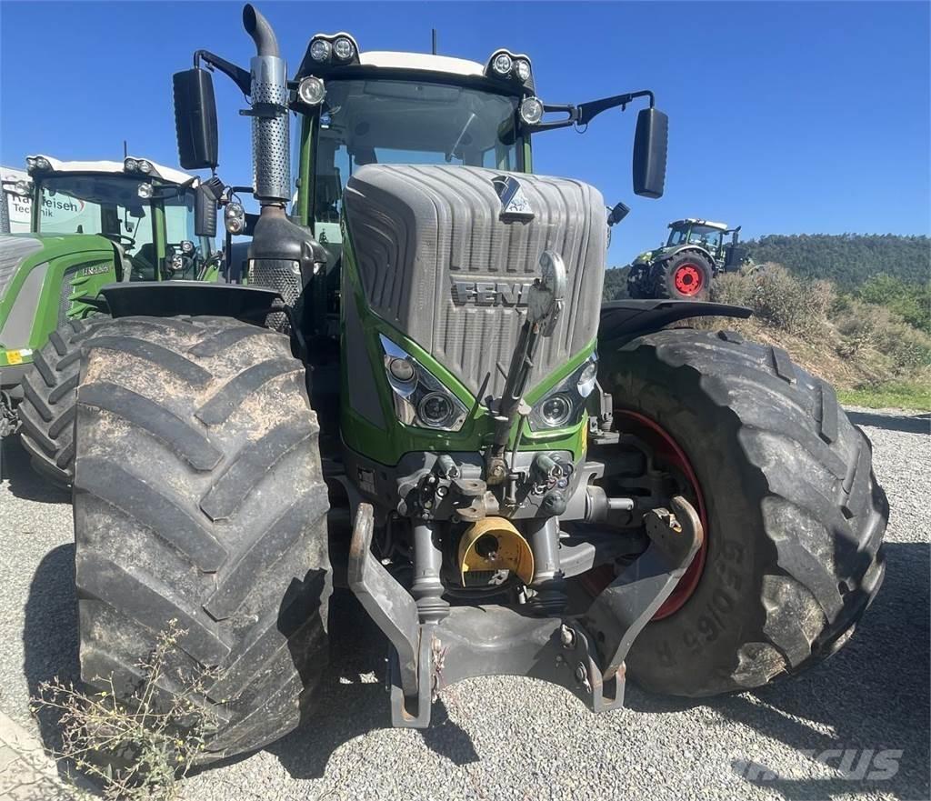 Fendt 933 Vario Tractors