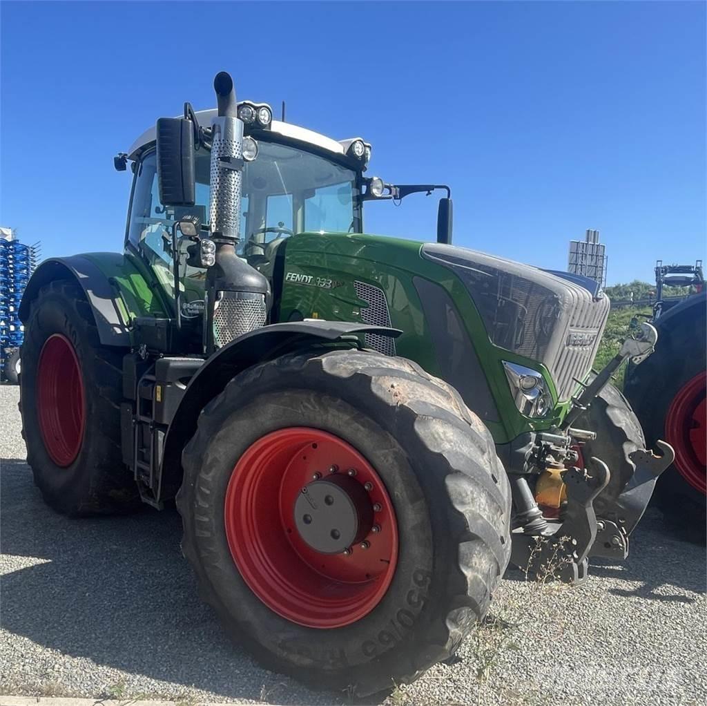Fendt 933 Vario Tractors