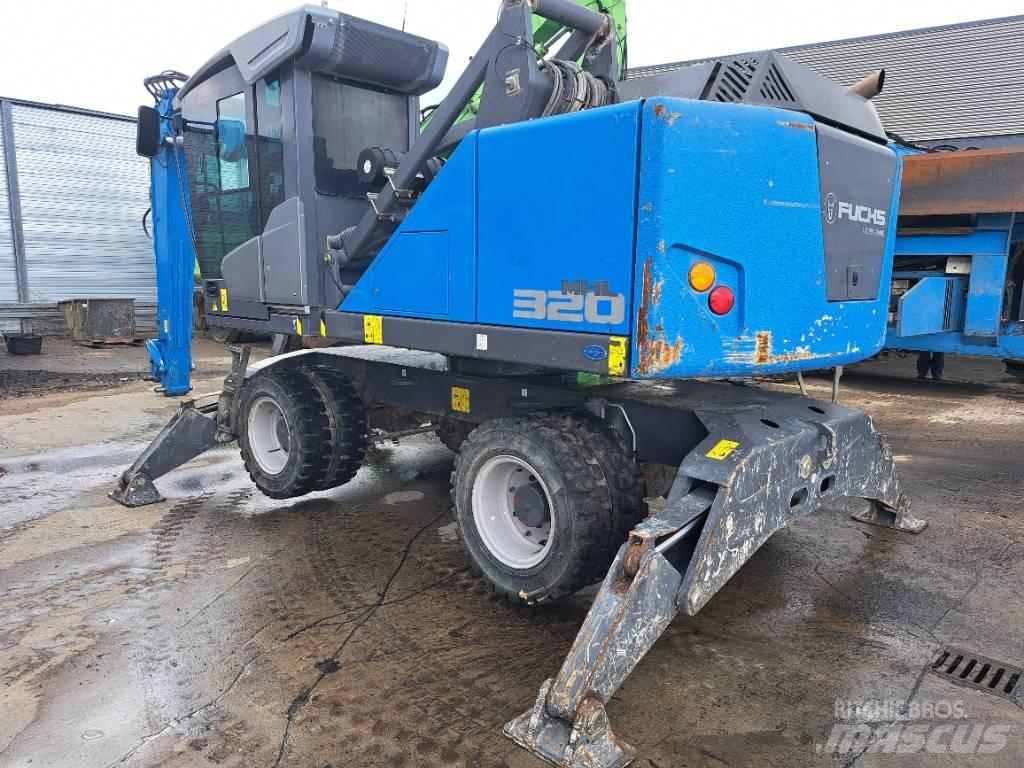 Fuchs MHL320F Waste / industry handlers