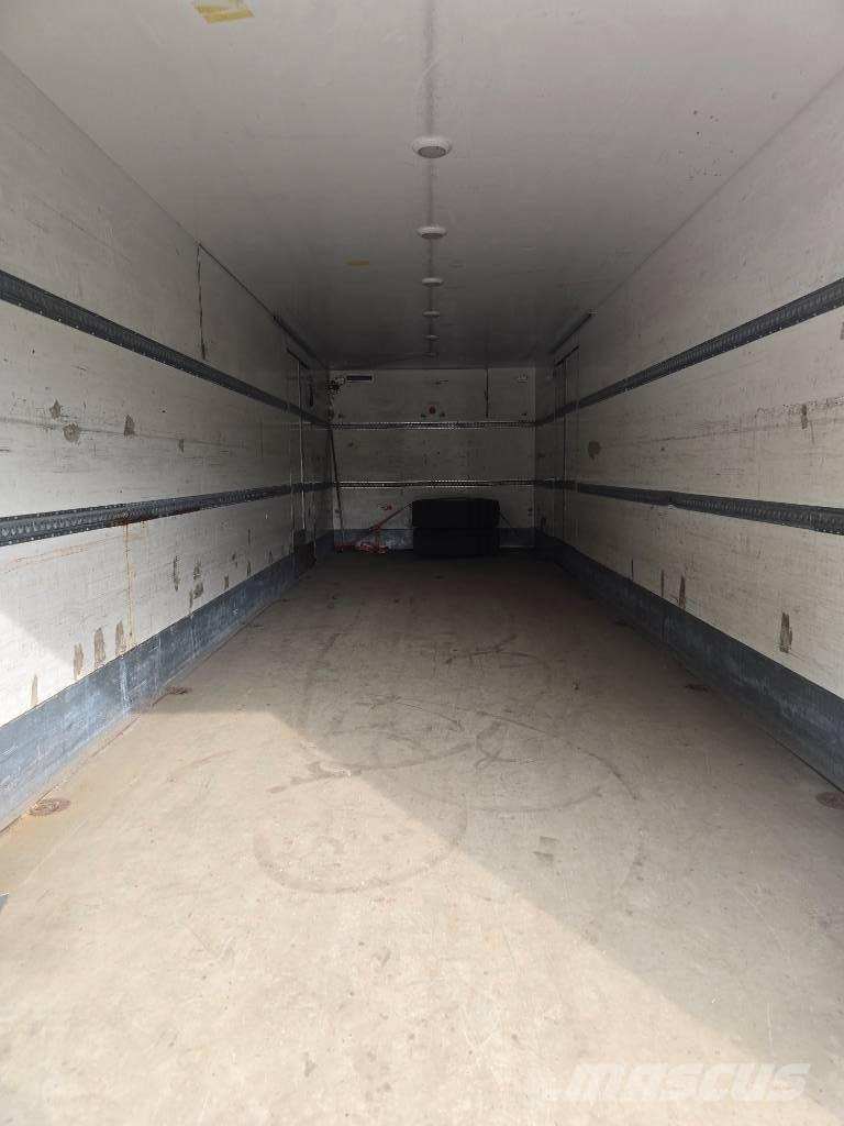 Volvo FE 300 Temperature controlled trucks