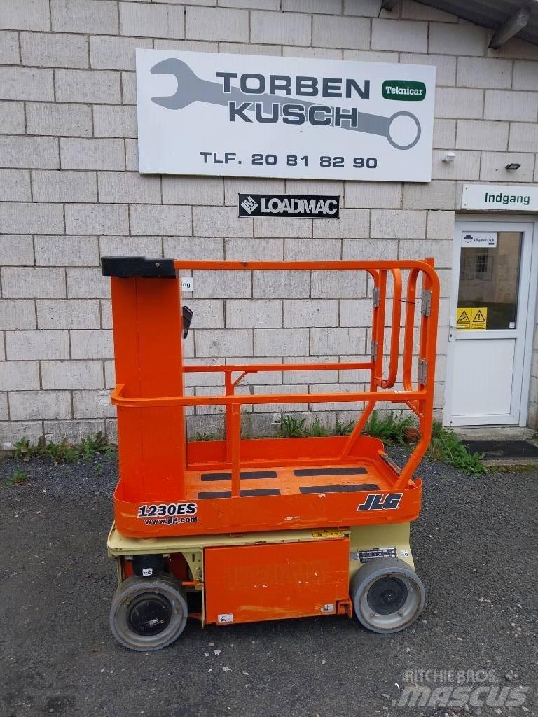 JLG 1230 ES Vertical mast lifts
