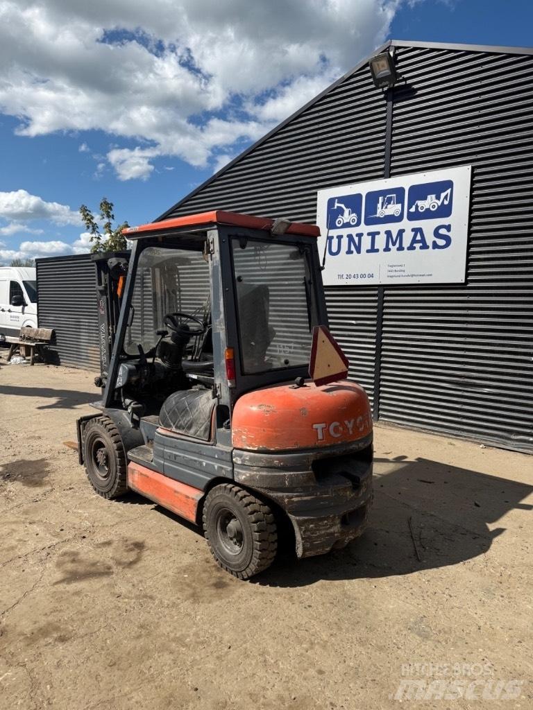 Toyota FD 25 Diesel trucks