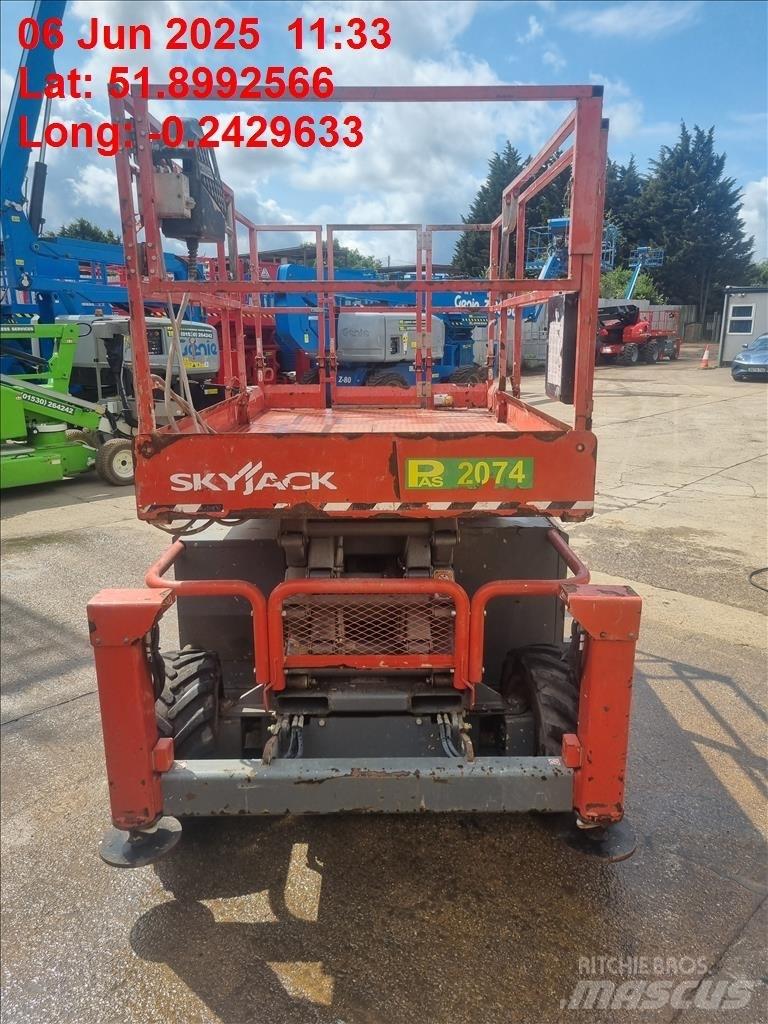 SkyJack SJ 6832 RT Scissor lifts