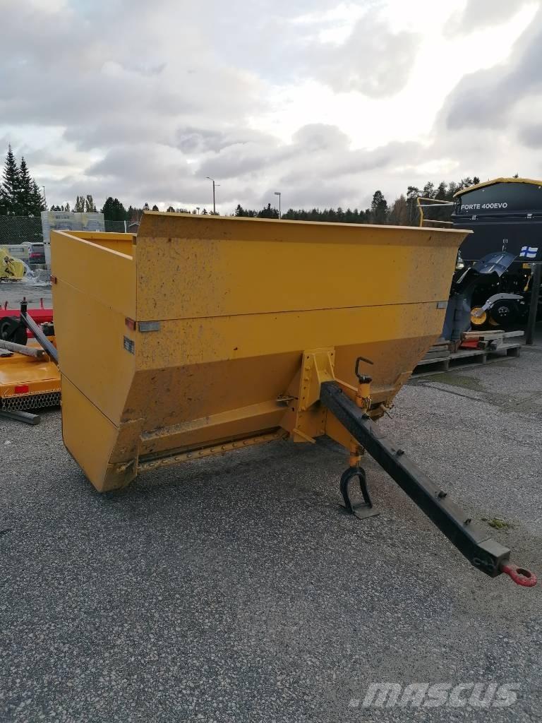 Epoke 200 Sand and salt spreaders