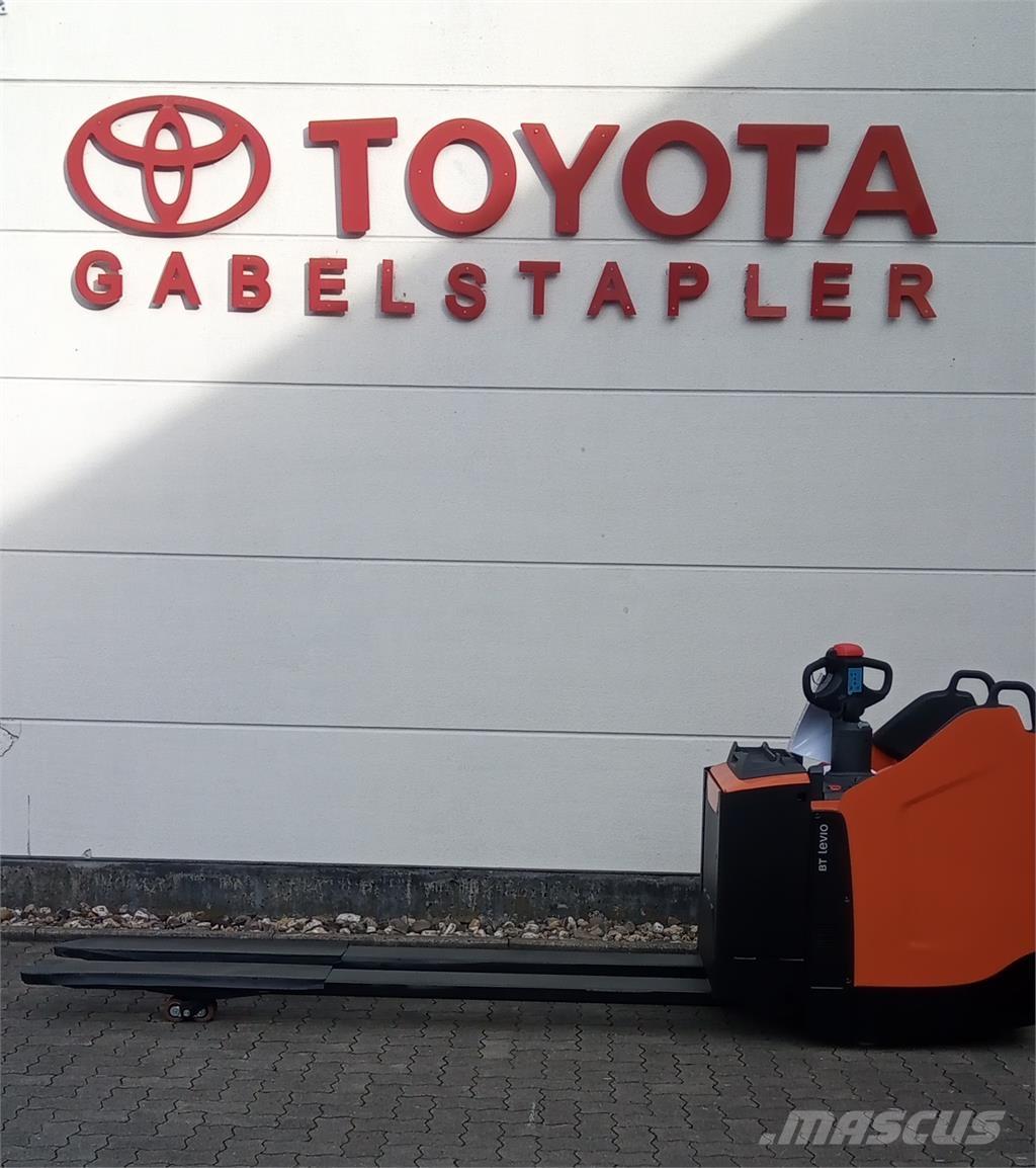 Toyota LPE 250 Pedestrian stacker