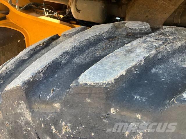 JCB 3 CX Backhoe loaders