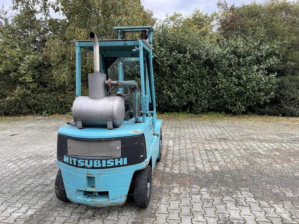 Mitsubishi FD25T Diesel trucks