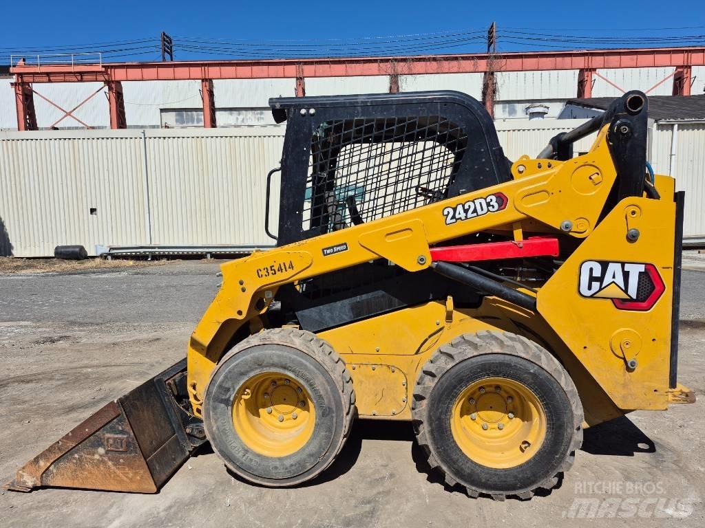 CAT 242 D Skid steer loaders