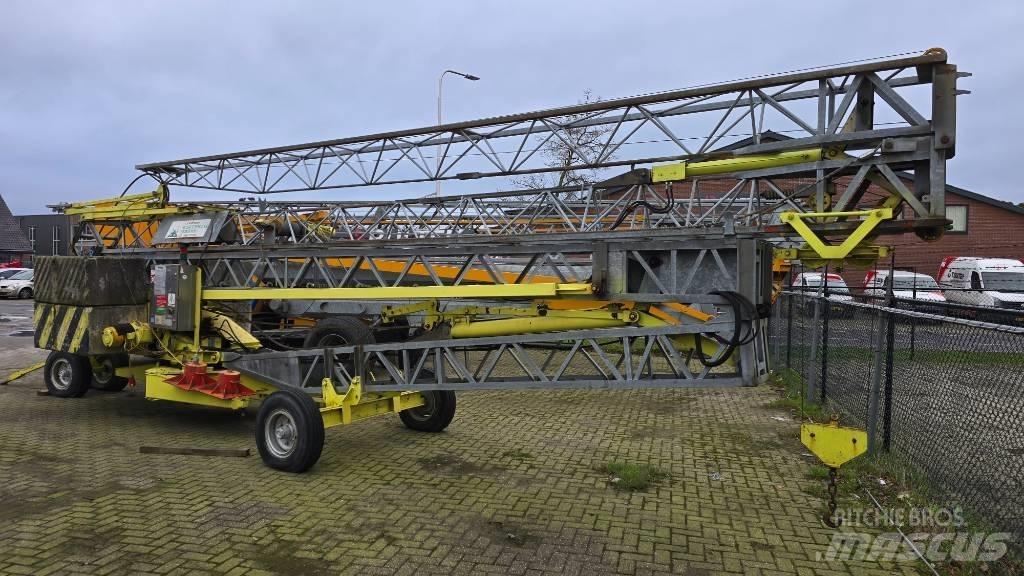 Potain GMH 519 Self erecting cranes