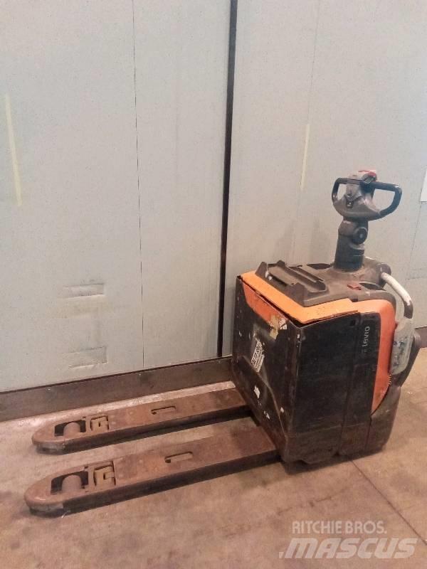 BT LPE 200 Low lifter with platform