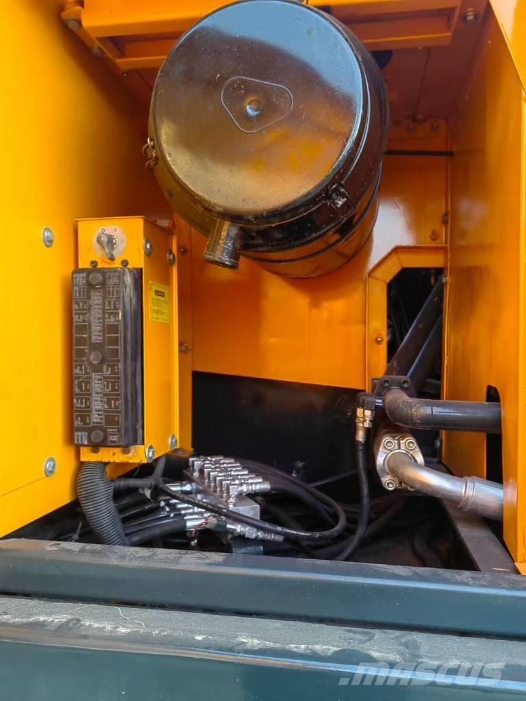 Hyundai 305LC-9S Crawler excavators