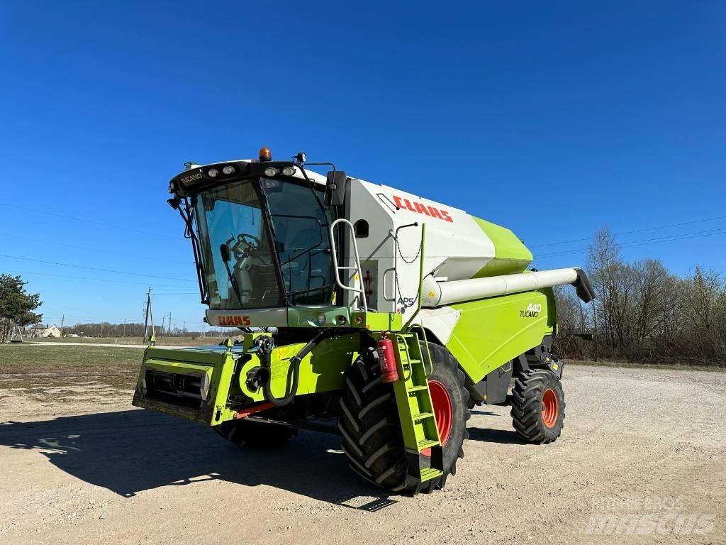 CLAAS Tucano 440 Combine harvesters
