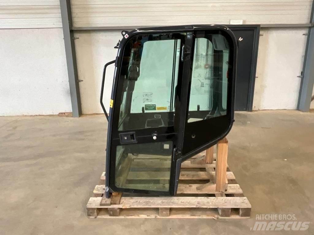 Kubota U 27-4 Cabins and interior