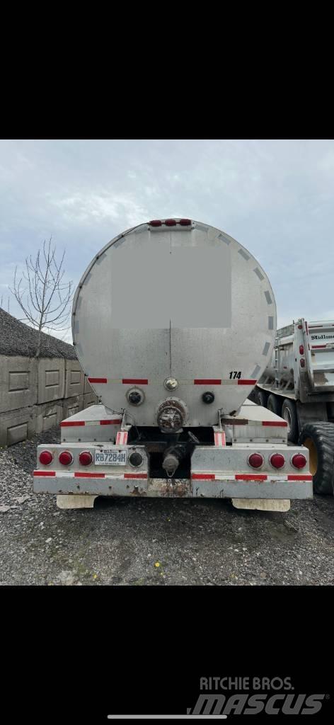 Remtec 4 AXLES Tanker trailers