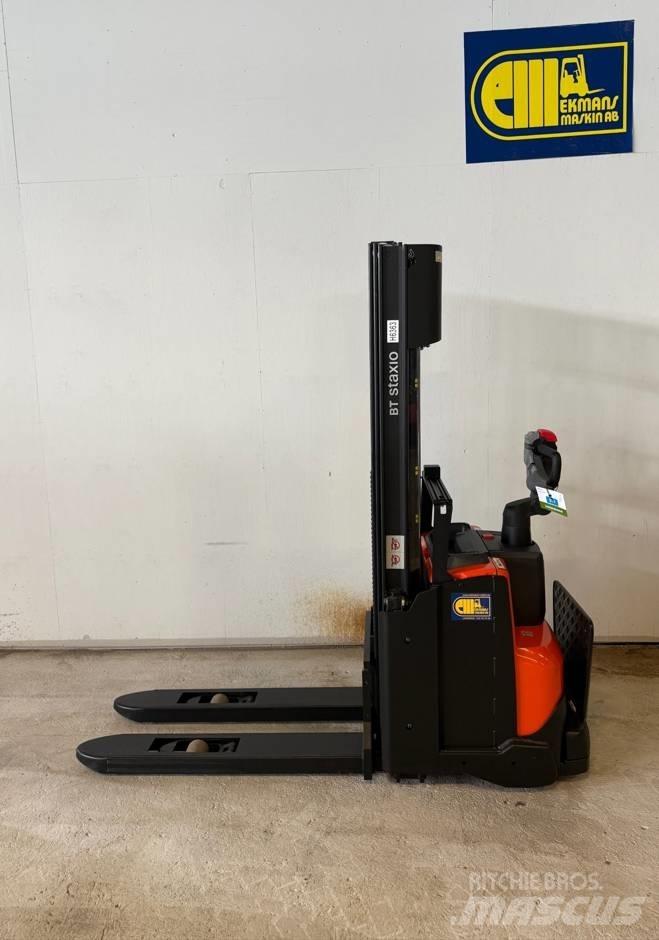 BT truck SWE 140L Pedestrian stacker