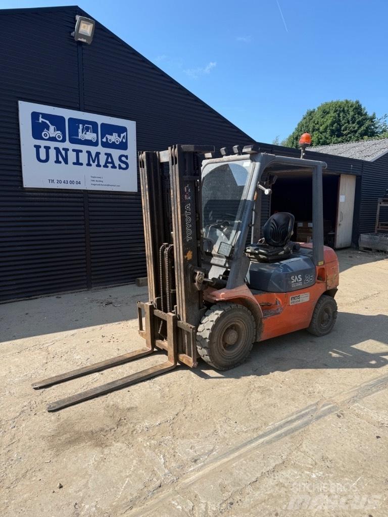 Toyota FD 25 Diesel trucks