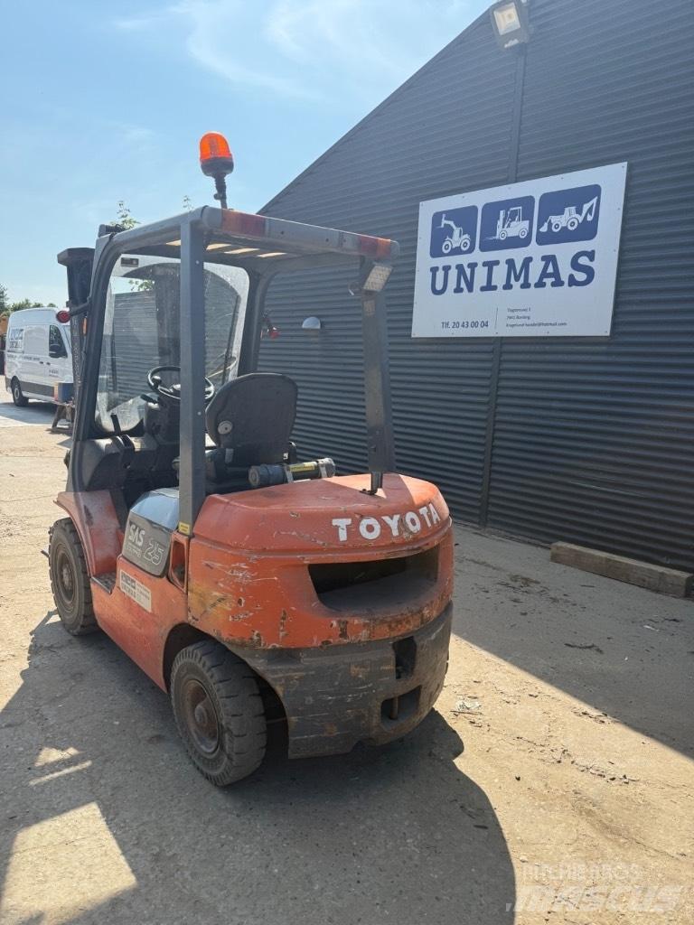 Toyota FD 25 Diesel trucks