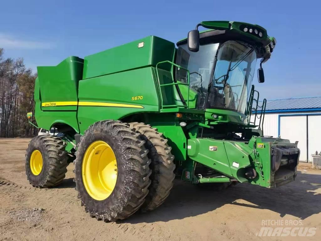 John Deere S670 Combine harvesters