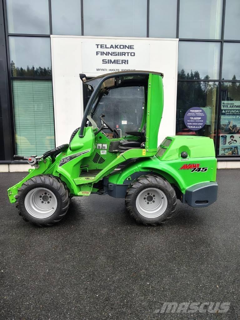 Avant 745 Mini loaders