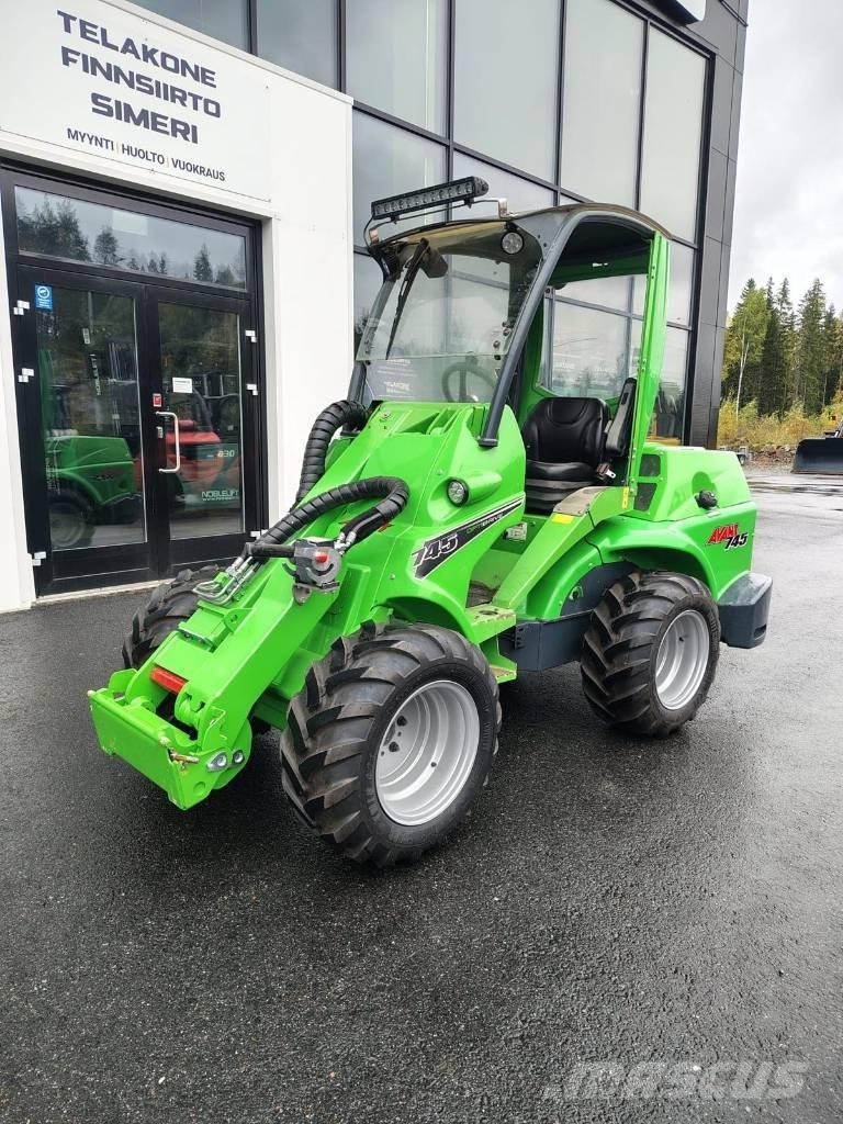 Avant 745 Mini loaders