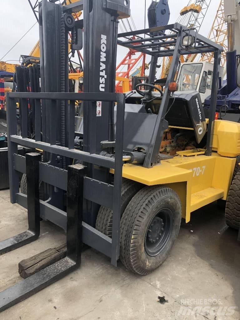 Komatsu 7 Ton Diesel trucks