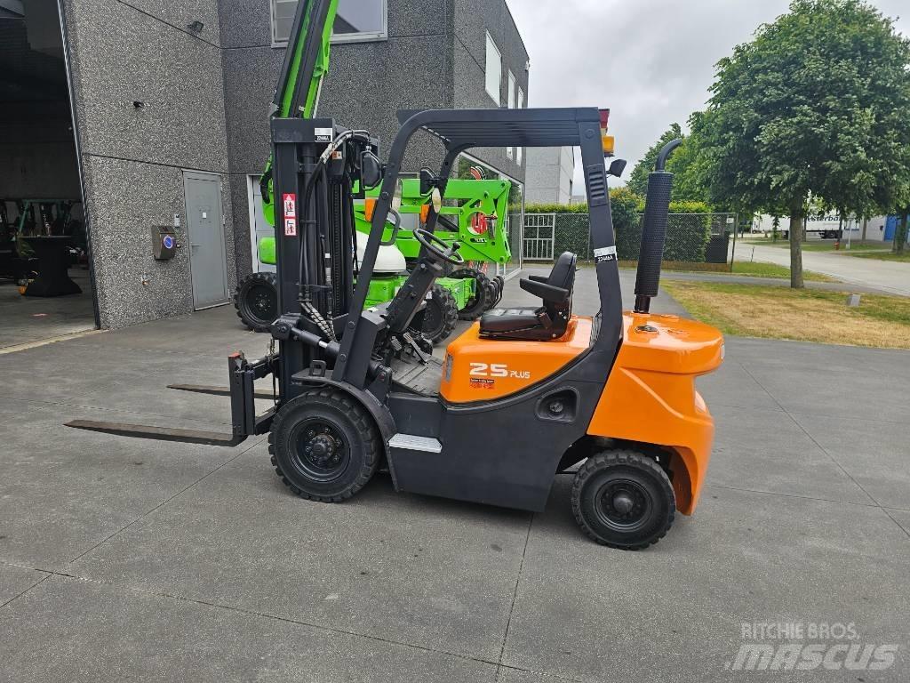 Doosan D 25 G Diesel trucks