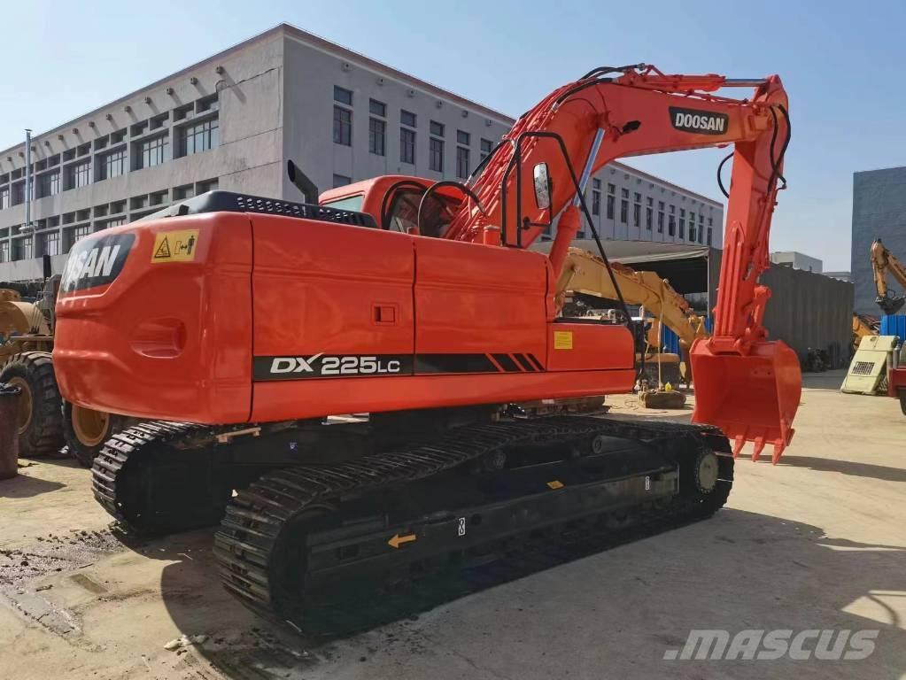 Doosan DX 225 Crawler excavators