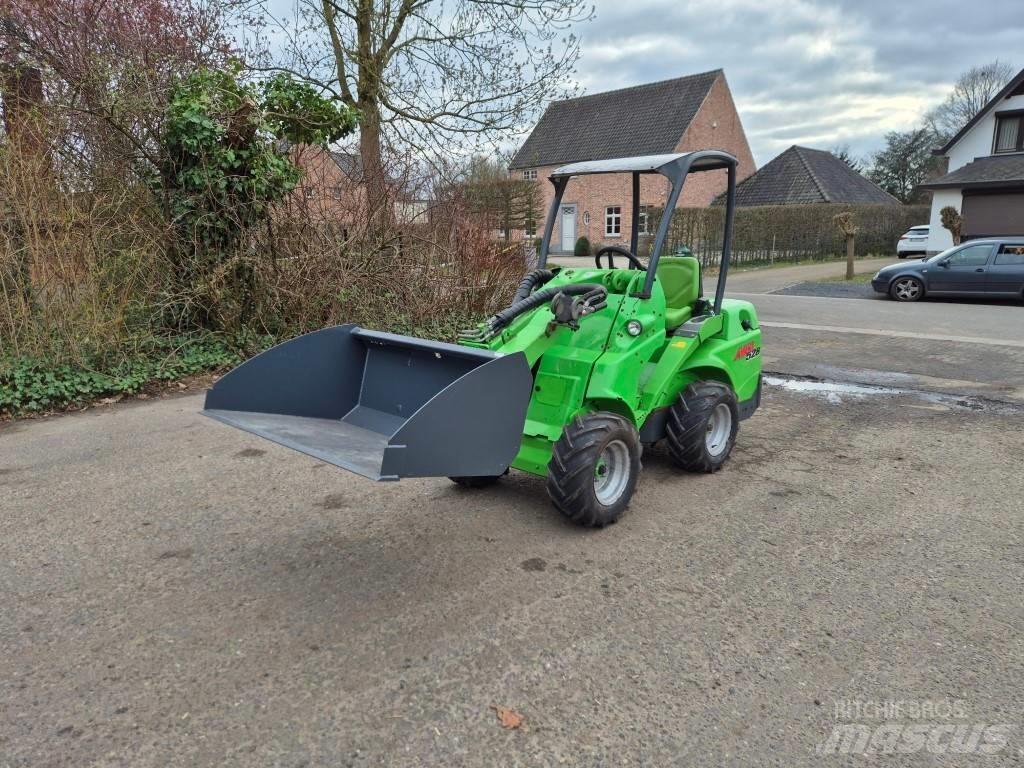 Avant 528 Multi purpose loaders
