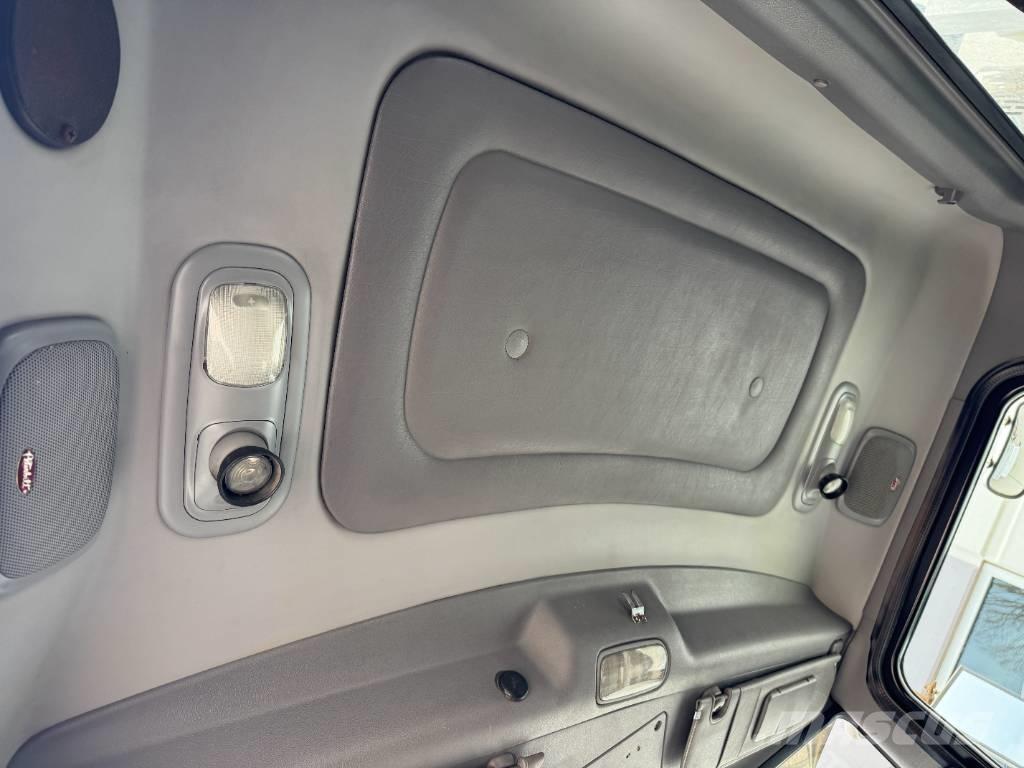 Peterbilt 389 Tractor Units