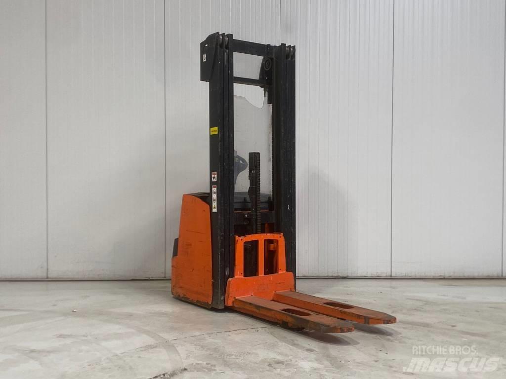 Hyster S1.4 Pedestrian stacker