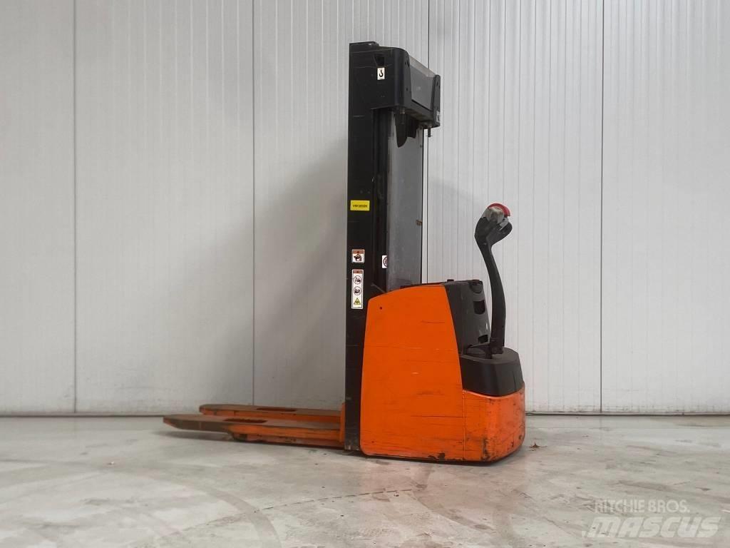 Hyster S1.4 Pedestrian stacker