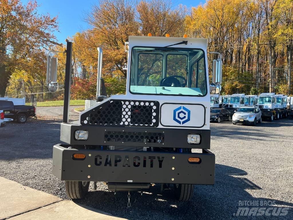 Capacity TJ9000 DOT Terminal tractors