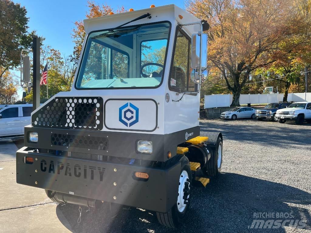 Capacity TJ9000 DOT Terminal tractors