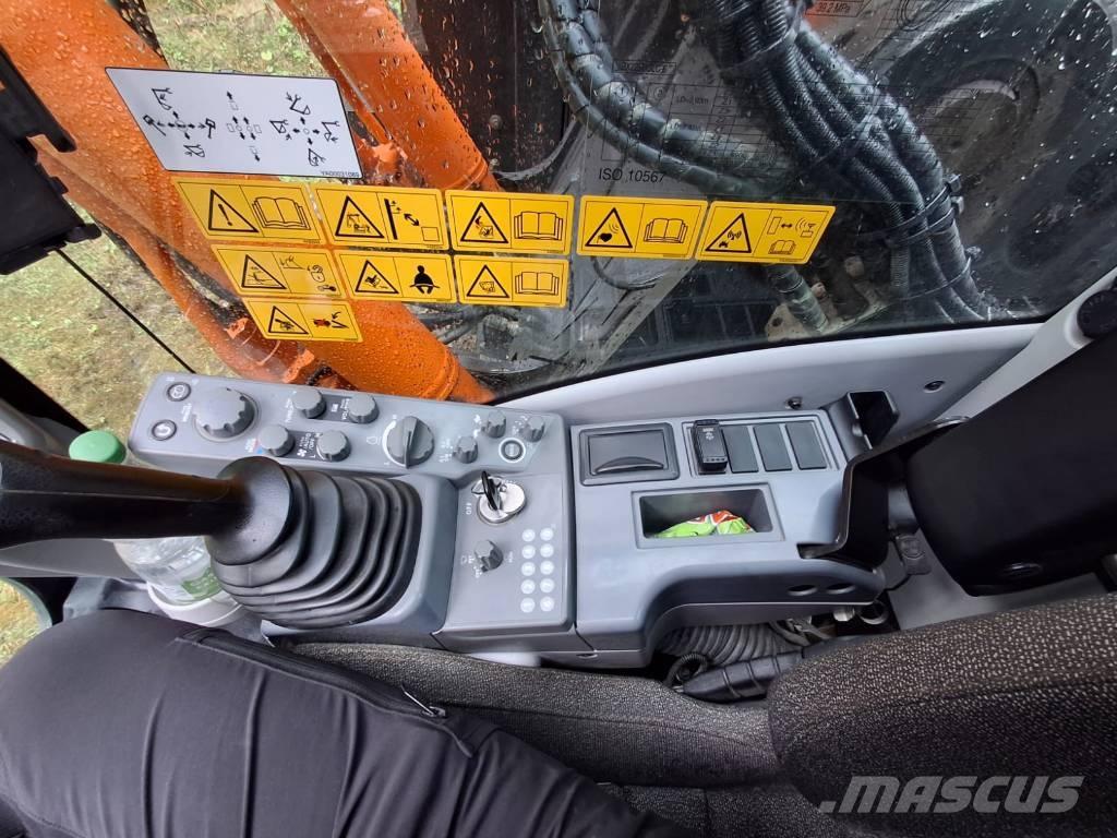 Hitachi ZX 225 US LC Crawler excavators