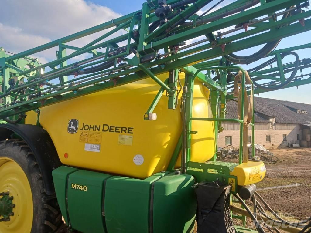 John Deere 740 Trailed sprayers