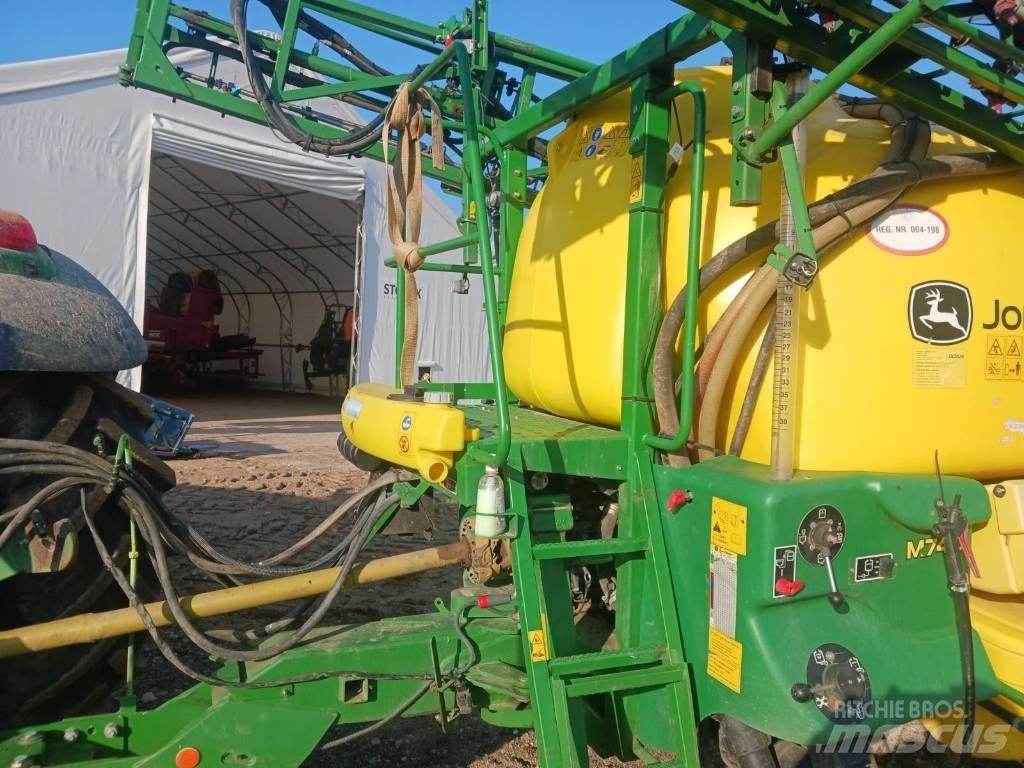 John Deere 740 Trailed sprayers