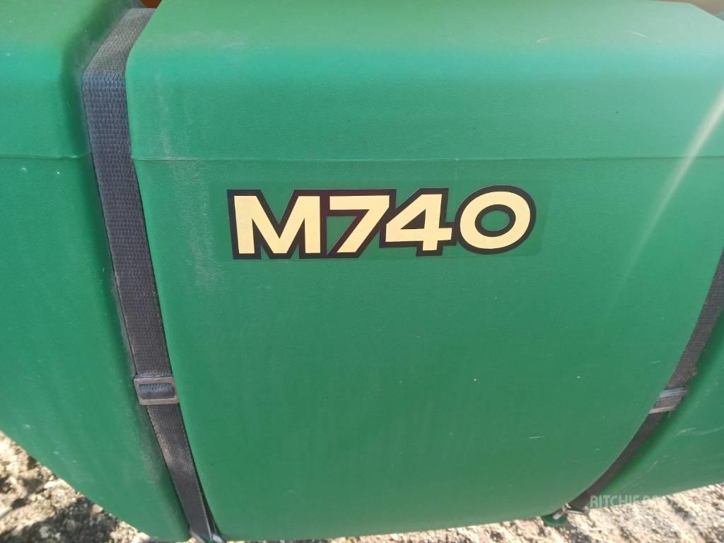 John Deere 740 Trailed sprayers