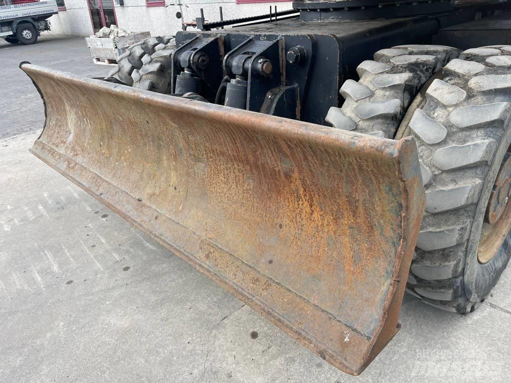 JCB JS 145 W Wheeled excavators