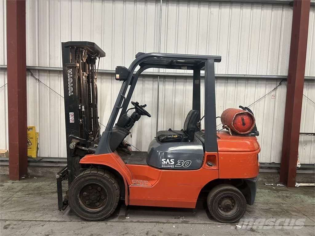Toyota 7FGF30 LPG trucks