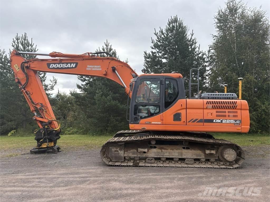 Doosan DX225LC-3 Crawler excavators