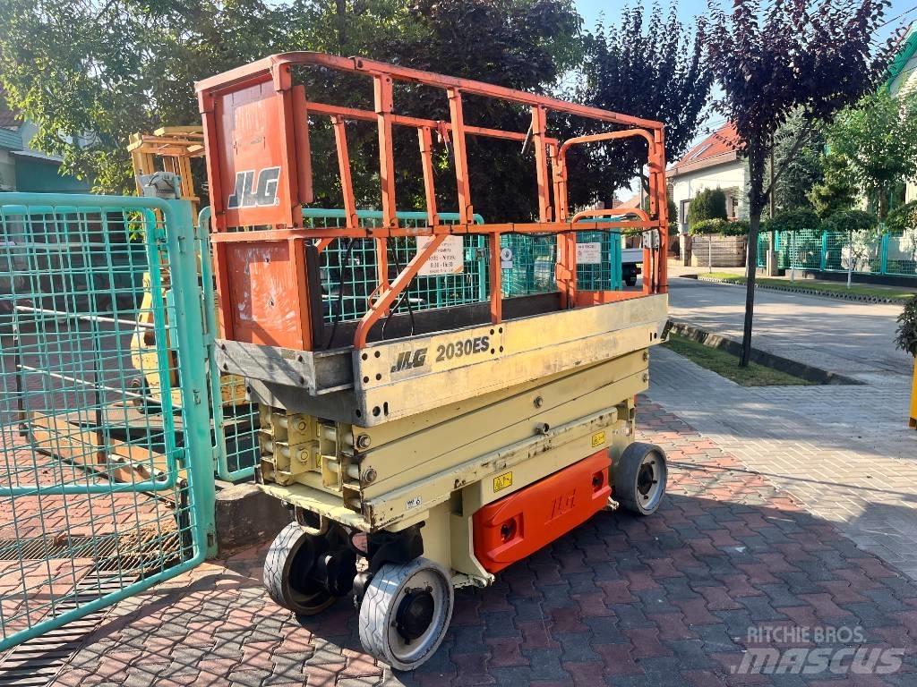 JLG 2030ES     V-3450 Vertical mast lifts